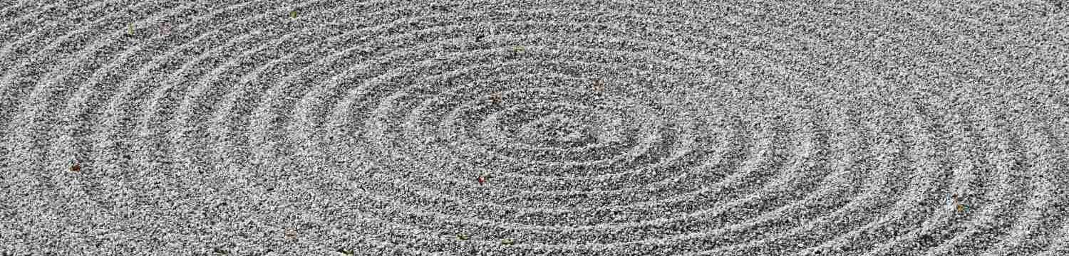 Zen-Kreis im Kiesgarten als Symbol für innere Muster und psychologische Strukturen nach Eric Berne